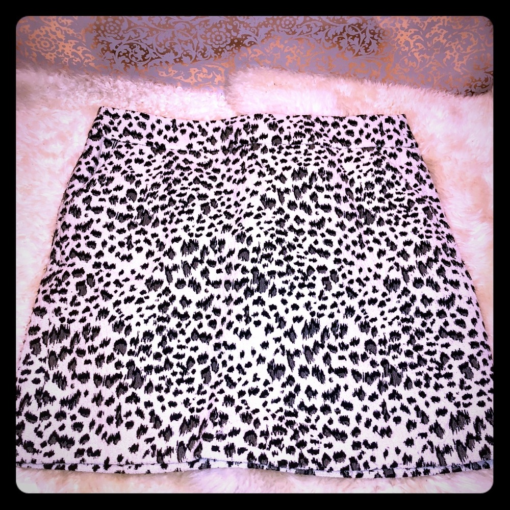 NWOT Loft Black White & Grey Cheetah Print Skirt